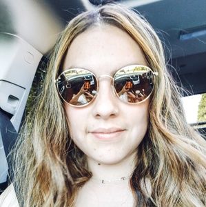 Meet your Posher, Thalia